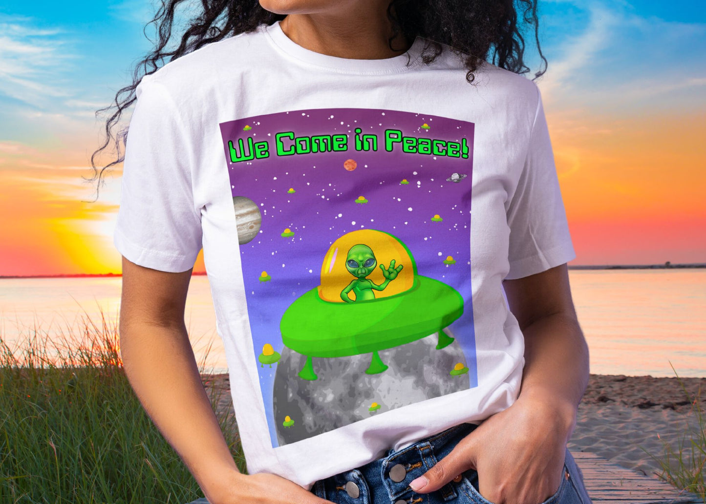 We Come In Peace Says the Friendly Alien - Short Sleeve T-Shirt